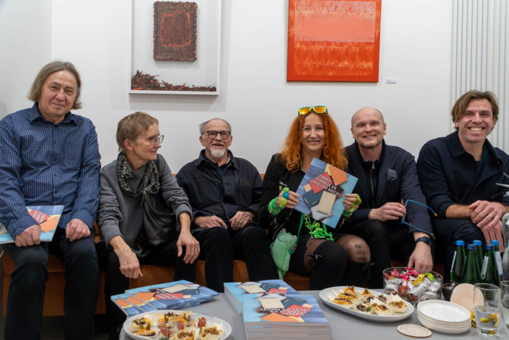 https://szokart.com/wydarzenie/wystawa-obrazy-starzeja-sie-lepiej-niz-rzeczy-ciecierski-lesnik-luczak-susid/